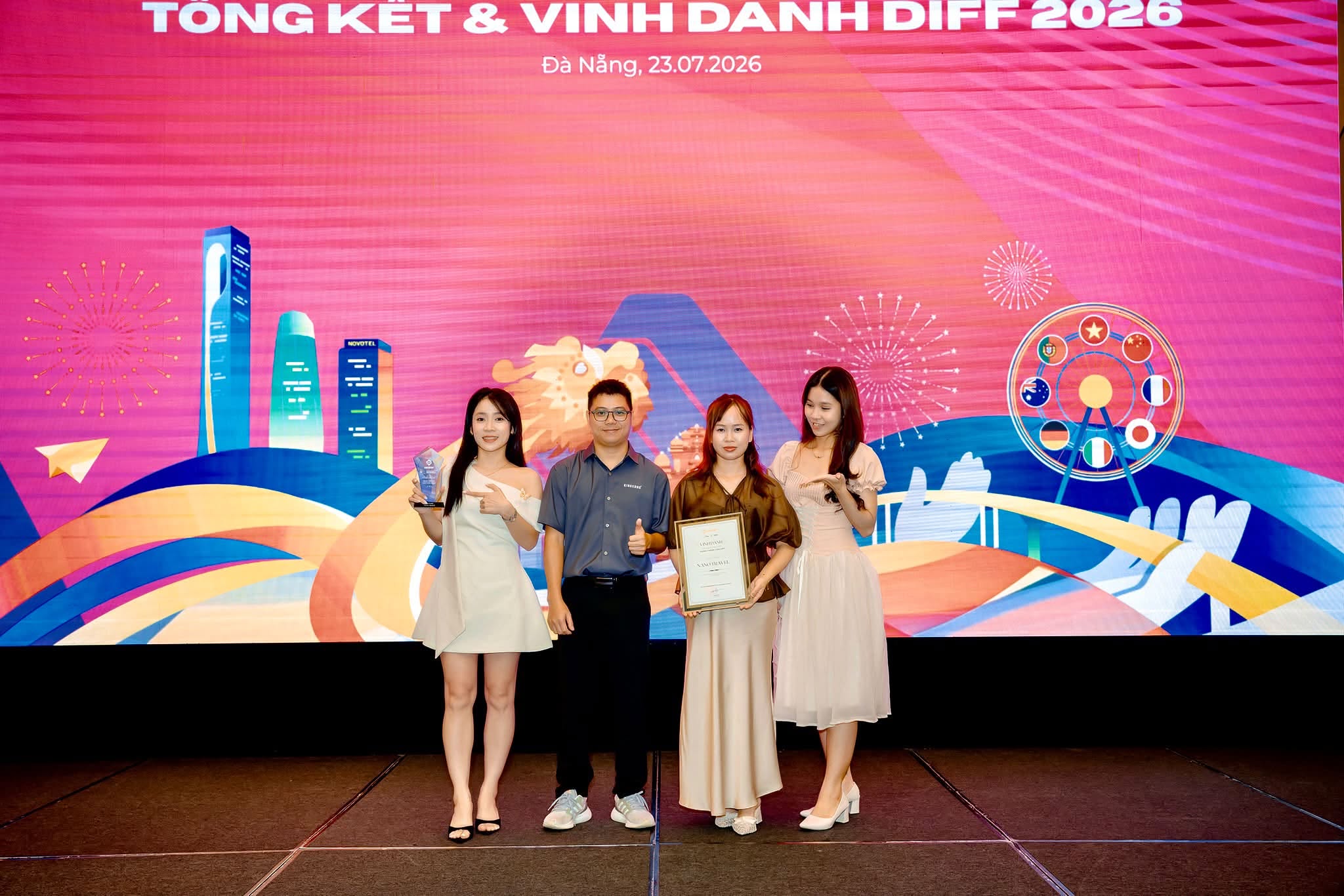 Sun Group vinh danh vephaohoa.vn là Đối tác chiến lược hoàn thành cam kết DIFF 2026 tại sự kiện diễn ra ở Đà Nẵng vào ngày 23 tháng 7 năm 2026.